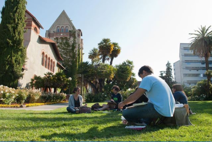 HSPM Students studying on a lawn in fromnt of the 菠菜网lol正规平台 building.